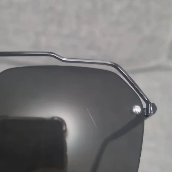 PRIVÉ REVAUX "The One' Sunglasses in Black - Picture 10 of 11